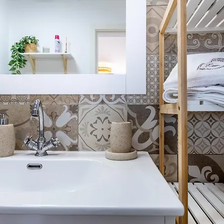 Apartmento Sara דירה *